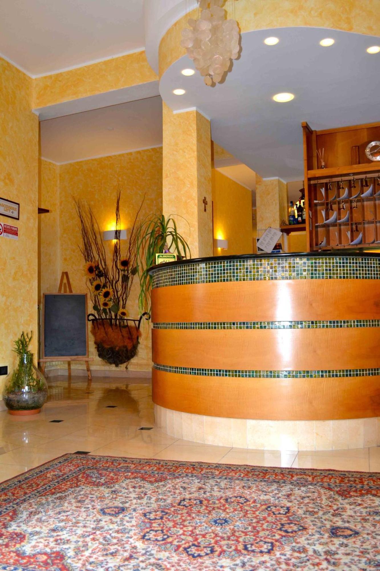Hotel 2000 Gravedona Buitenkant foto