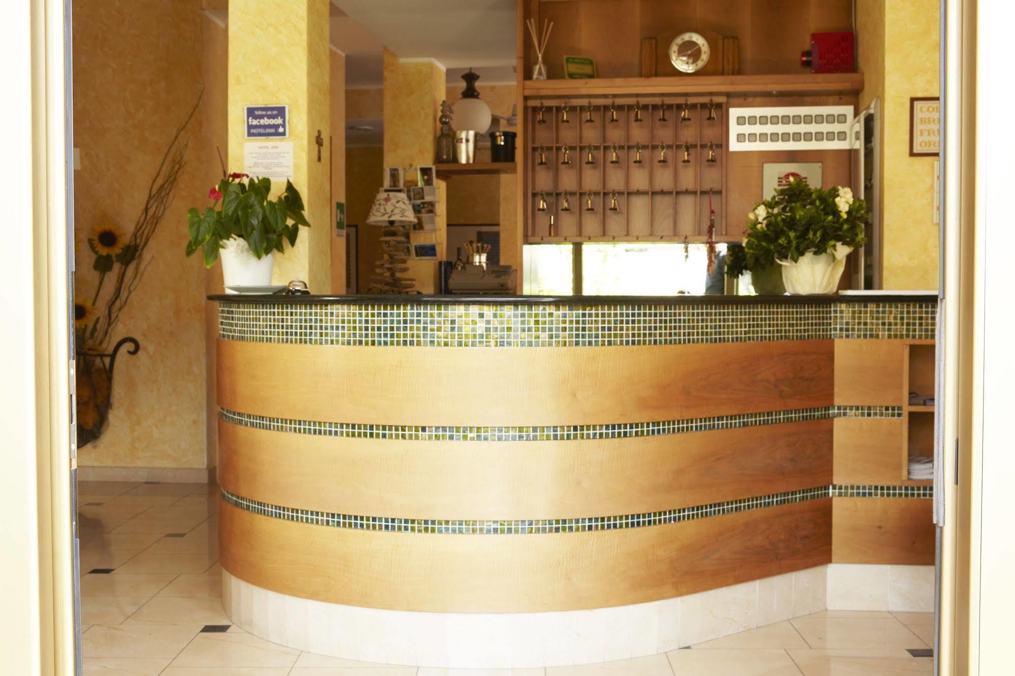 Hotel 2000 Gravedona Buitenkant foto