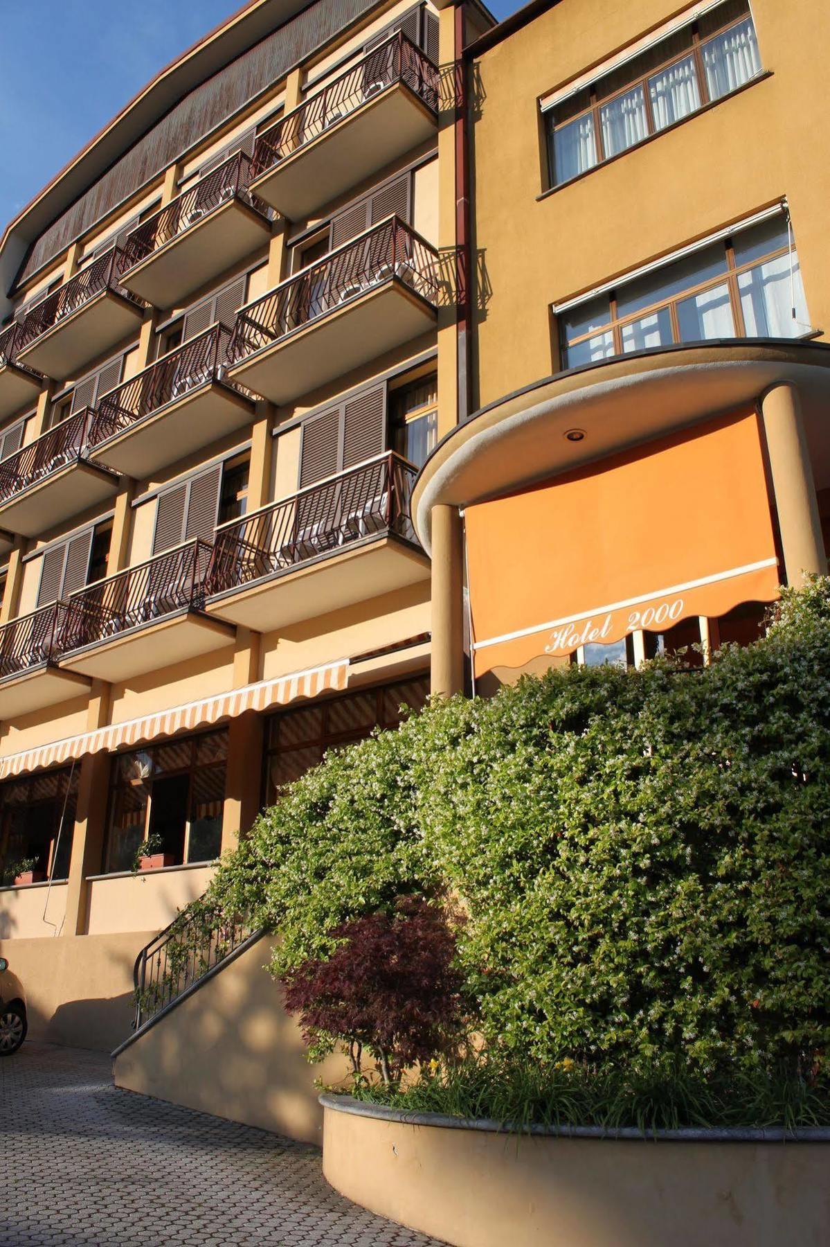 Hotel 2000 Gravedona Buitenkant foto